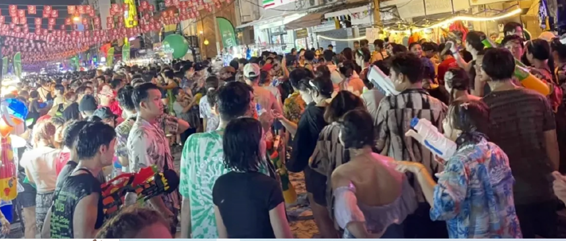 Intip Salah Satu Jalan yang Paling Diminati Turis Buat Nogkrong di Bangkok